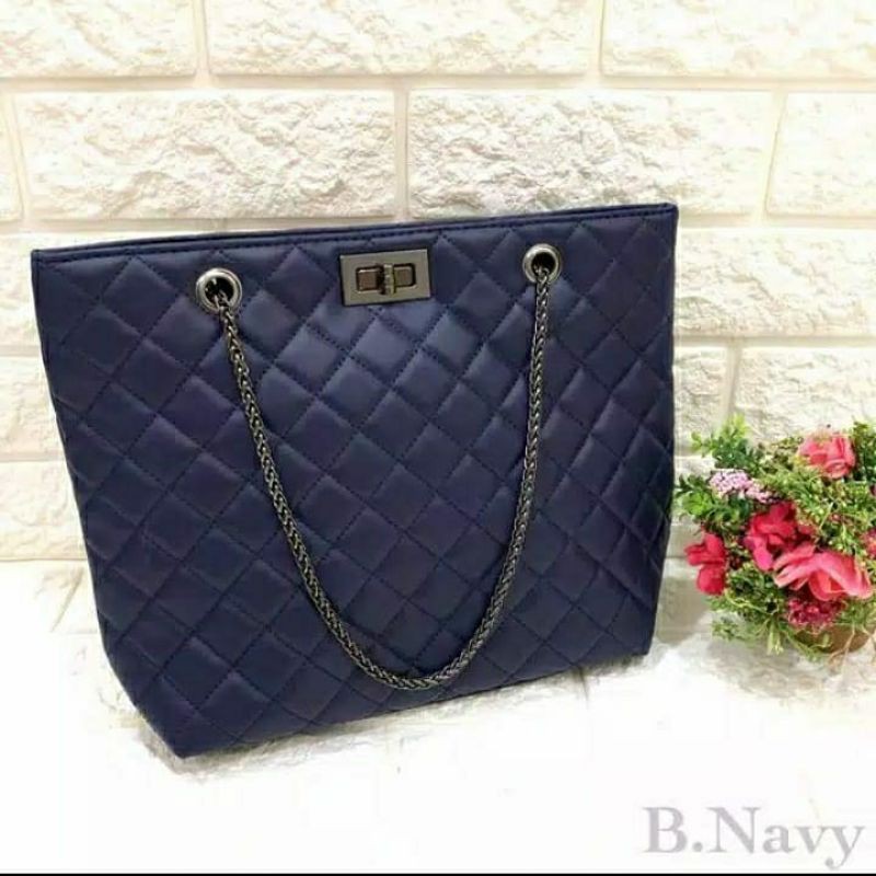 CHANEL FULL TOTE RESLETING