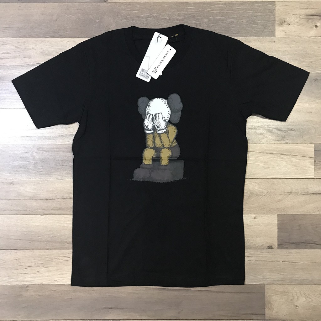 KAOS UNIQLO x KAWS (SUMMER UT GRAPHIC BLACK) - 100% COTTON - TERLARIS-CRYING HITAM