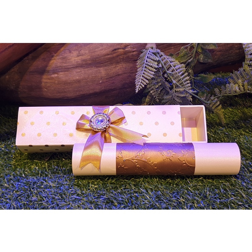 

Kotak Kado / DIY Polkadot Gift Box