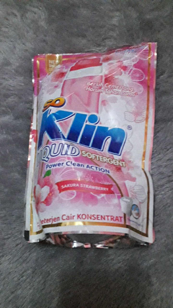 Soklin Pewangi Pakaian 800 Ml