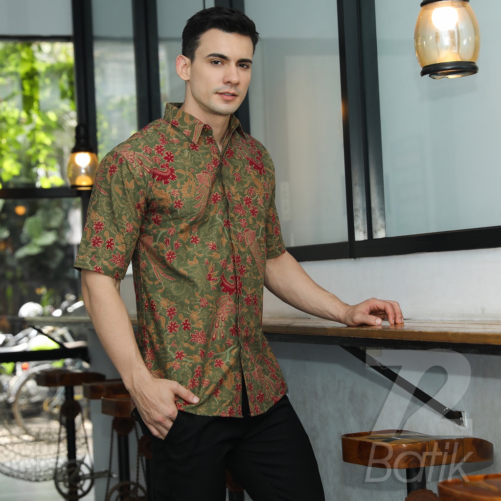 KEMEJA BATIK PRIA Slimfit Slim Fit Lengan Pendek Premium Warna Hijau Army Merah 722563 Cap 72 - Baju Kemeja Atasan Pakaian Setelan Batik Pria Cowok Laki Laki Remaja Keluarga Kantor Lengan Pendek Modern Slimfit Slim Fit Premium Kekinian