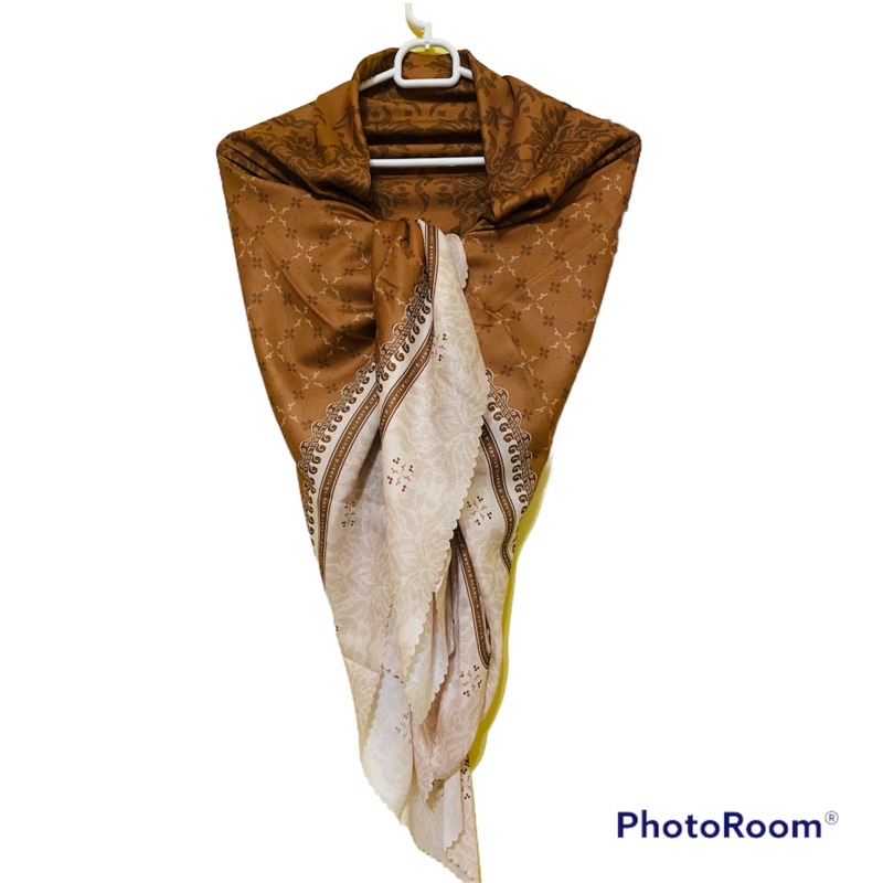 anggrek scarf wearing klamby klamby preloved