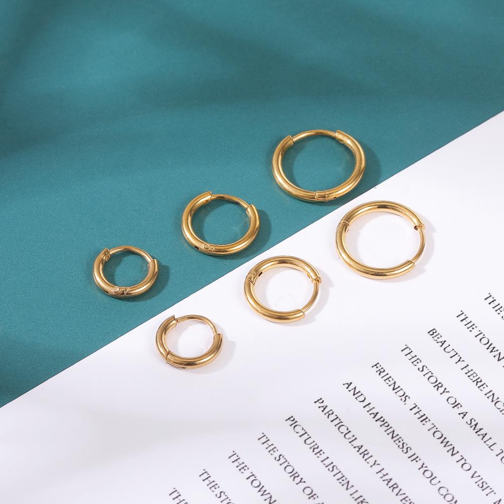 1 Pasang Anting Hoop Bentuk Bulat Bahan Stainless Steel Lapis Rose Gold Ukuran 6 / 8 / 10mm