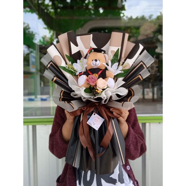 BUKET BONEKA WISUDA FREE NAMA SLEMPANG BONEKA REALPICT