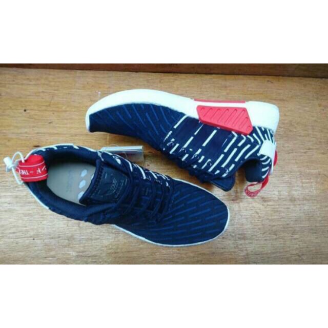 ADIDAS NMD R2