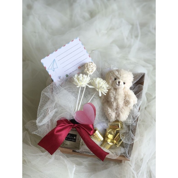 

HAMPERS ULANNG TAHUN WANITA | HADIAH ULANG TAHUN CEWEK | COKLAT DAN DIFFUSER - LITTLE CHARME