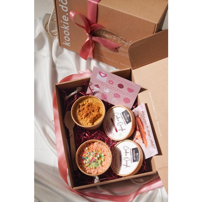 

Customized Cookie Dough Hampers