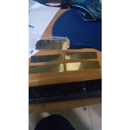 

20 pcs.. papan nama kuningan kosongan.. uk. 7,5 x 2 cm