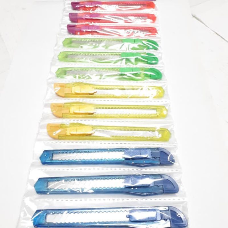 

PISAU CUTTER KECIL KEMASAN RENCENG ISI 12PCS