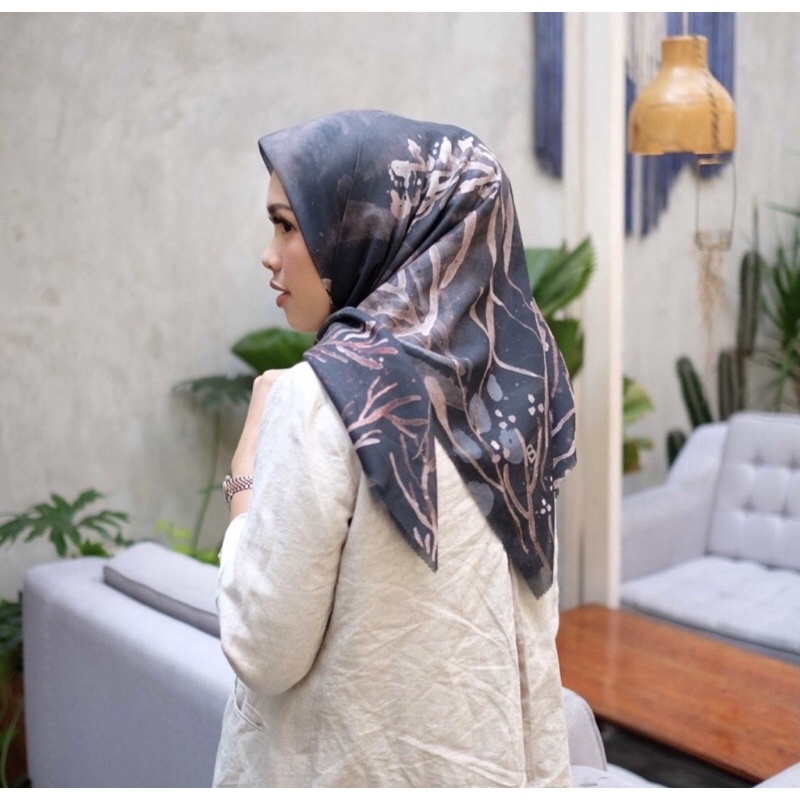 As is Buttonscarves Twilight Black Venus