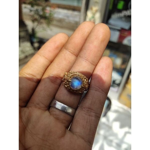 biduri bulan srilangka