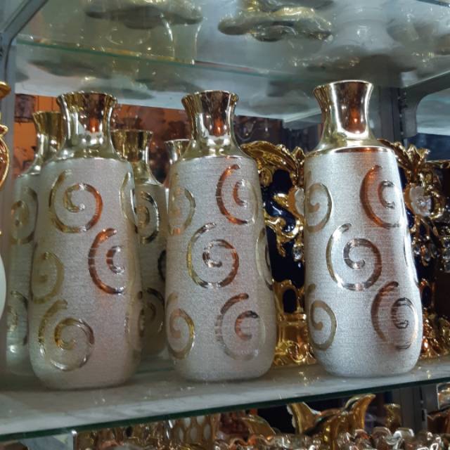 Pajangan lemari kaca - Pajangan keramik import - Jual pajangan keramik set 3