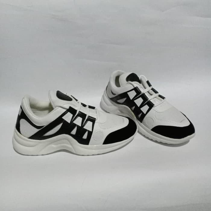 COXce SEPATU KETS LV ARCH SPORT HITAM - Hitam 37