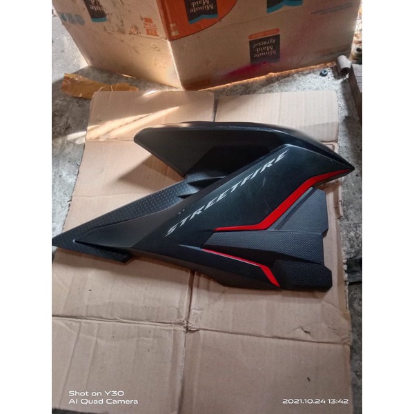 shroud R atau kanan set 2nd ori new cb150r v3 k56