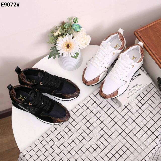 Sepatu  Lv Louis Vuitton Run Away With Iconic Monogram-Canvas Women's Sneakers 
Kode E9072#