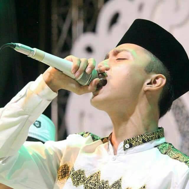 Koko Bordir Warna Putih Emas Lengan Panjang Seragam Hadroh