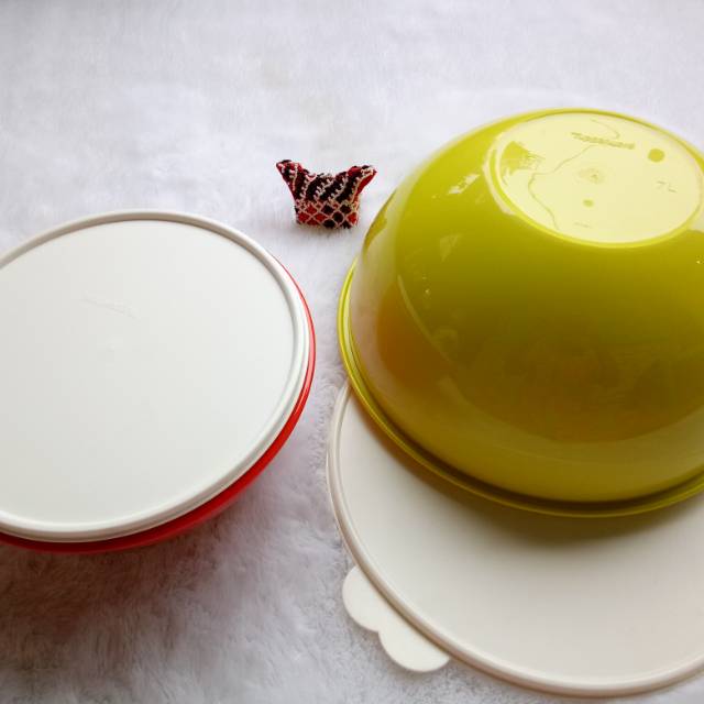 Tupperware Mixing Bowl set