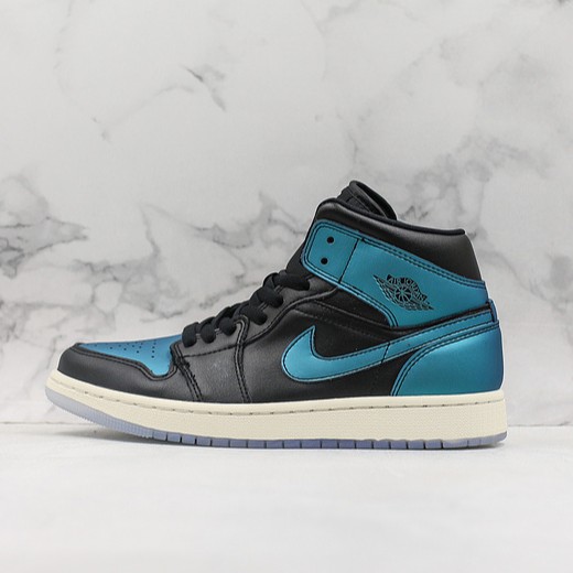 Sepatu  Sneakers Model  Nike  Air  Jordan  Swoosh Gaya Kasual 