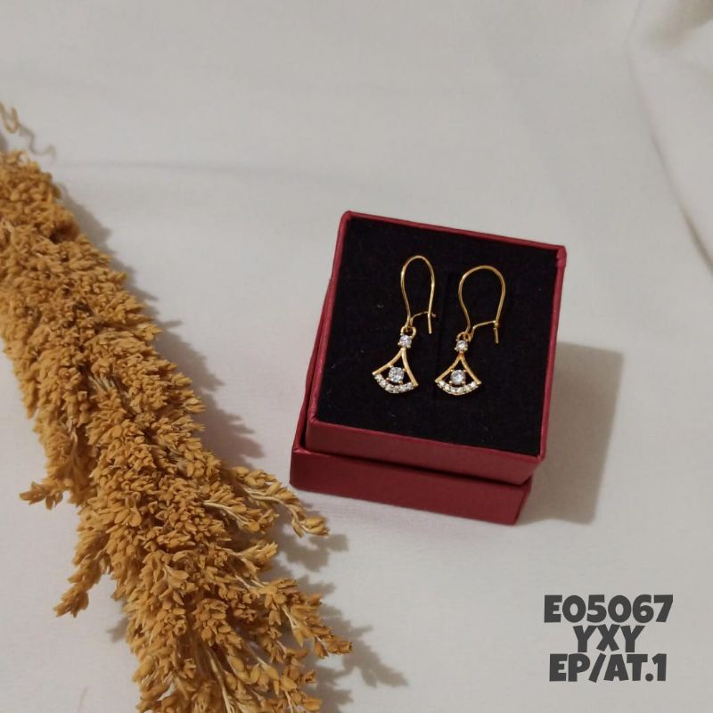 Anting Yaxiya Zircon warna Gold E05067