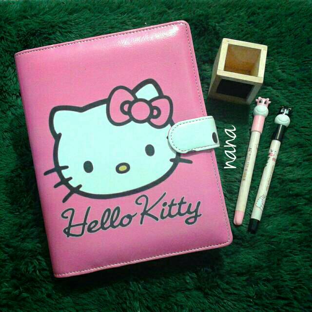 

Binder hellokitty 20ring dan 26ring