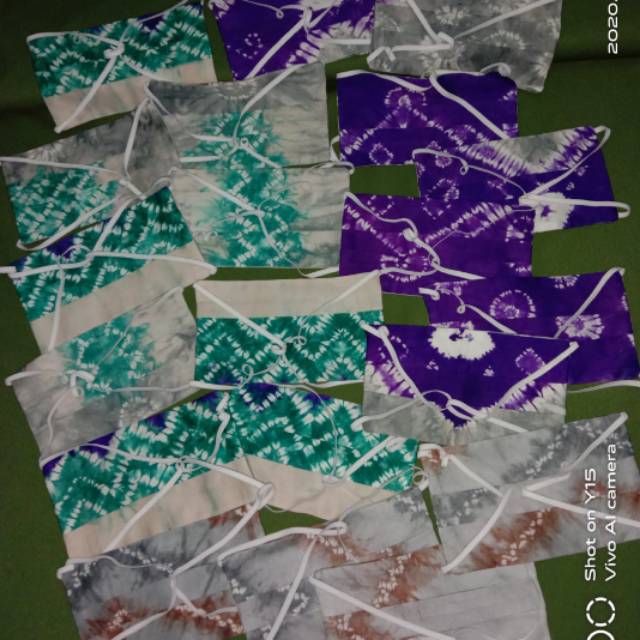 Masker kain motif sasirangan