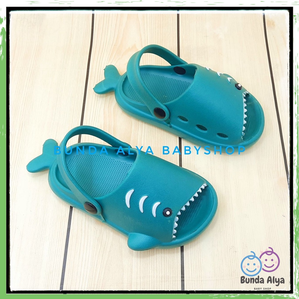 Sendal Anak Laki Laki IMPORT Usia 3 4 5 Tahun Baby Shark - Sepatu Sandal Slop Anak Cowok Model Ikan Lucu HIJAU Sendal Anak Cowok Cewek Kret Anti Licin Sendal Slop Anak Tali Belakang Nyaman Dipakai Size 24-28