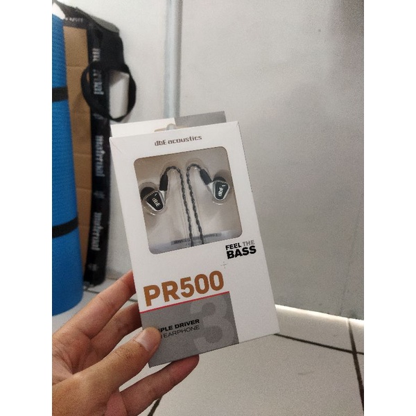 Headset earphone DbE PR500 triple driver acoustics