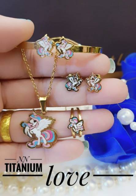 Titanium set perhiasaan 3010k