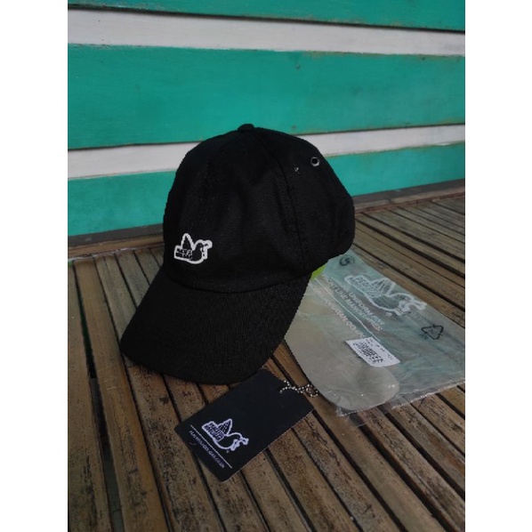 Caps Peaceful Hooligan