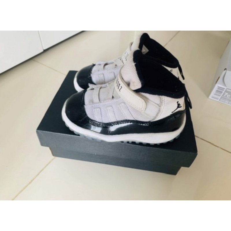 Dijual murah Preloved Sepatu Kids / Baby / Anak Ori 100% Authenthic Jordan 11 Retro TD size 23.5