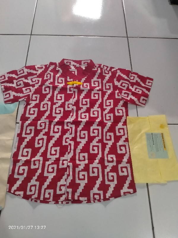 Akai Shirt (kemeja Cheongsam Anak Bahan Batik Merah Kancing Kuning)