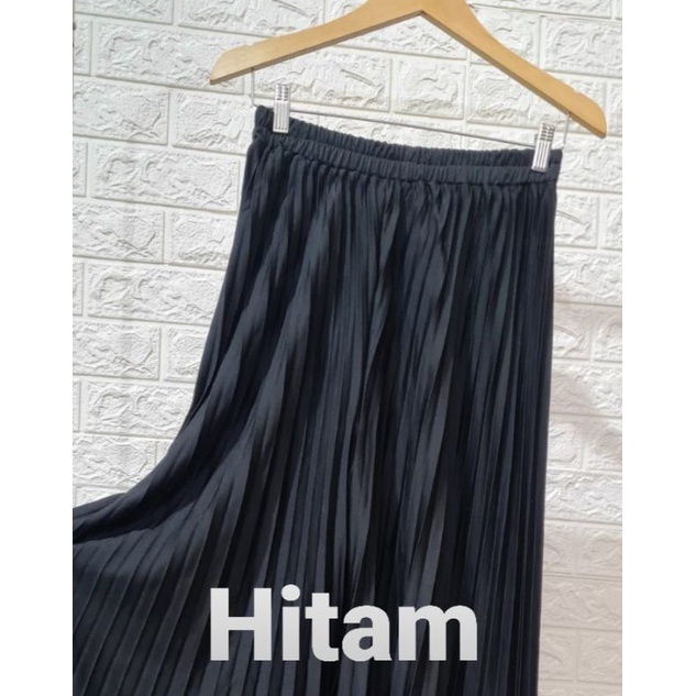 CELANA KULOT PLISKET PREMIUM JUMBO M FIT TO XXL-Hitam