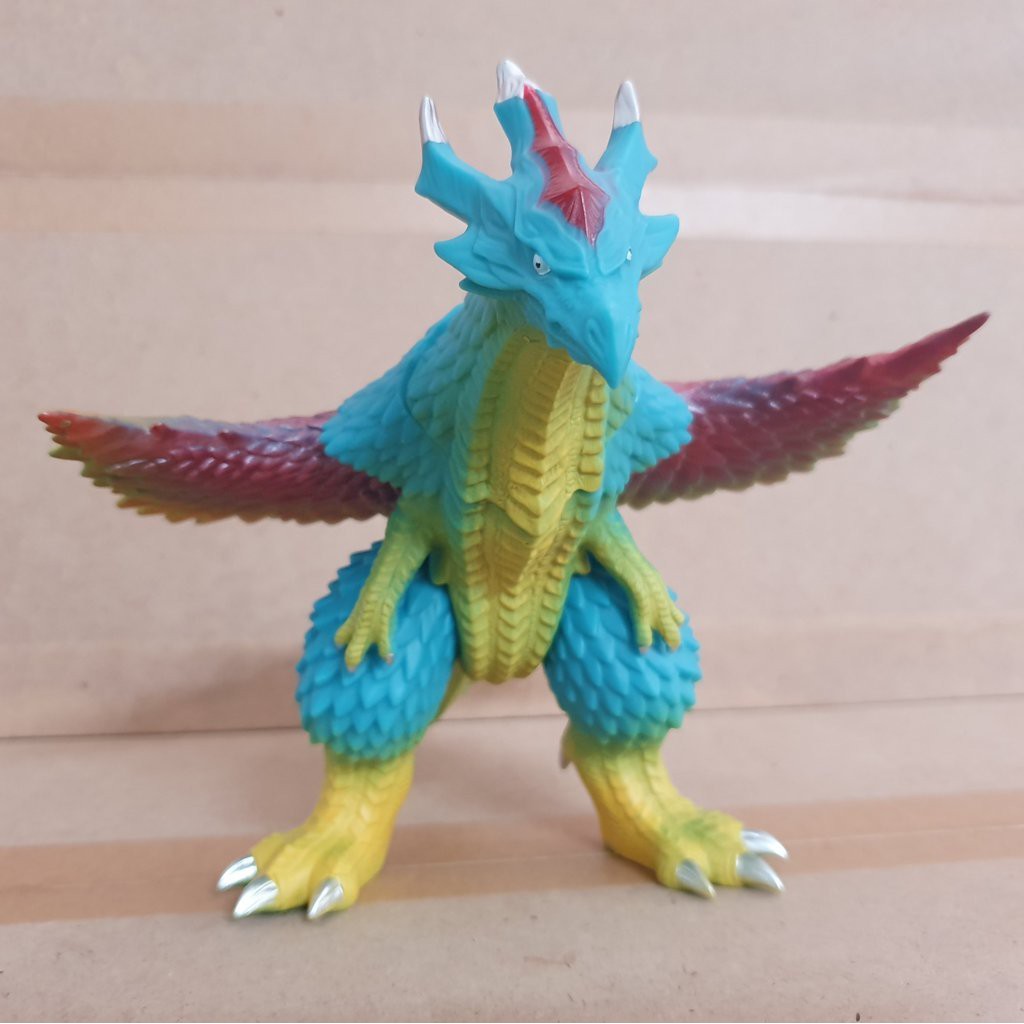 Figure Monster Maga Basser Burung Kaiju Ultraman ultra hero Vinyl
