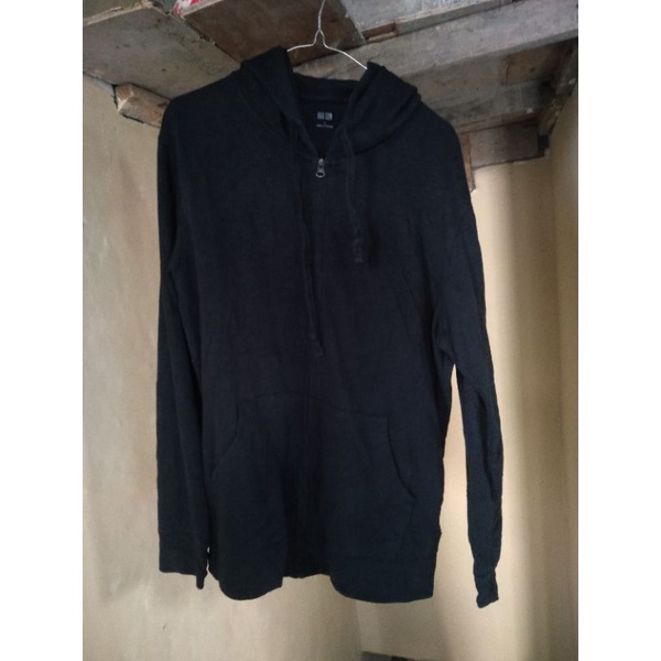 Zh uniqlo hitam