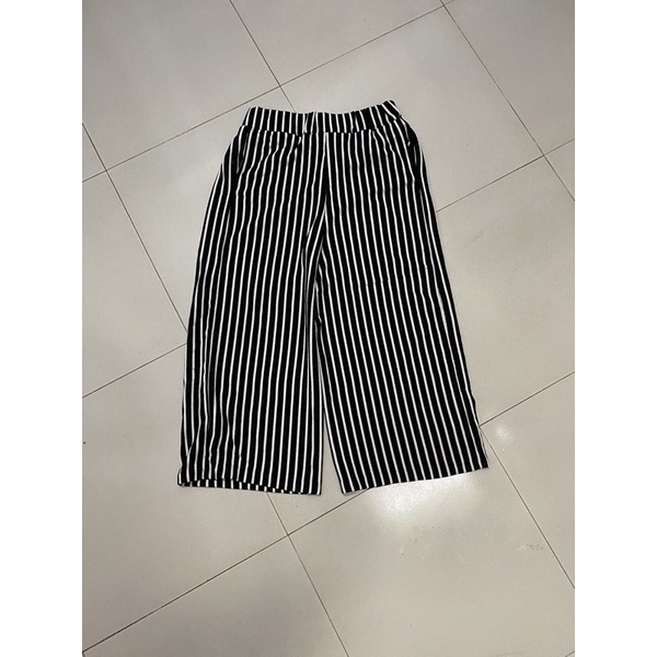 celana kulot garis-garis hitam putih