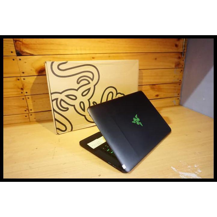EKSLUSIF Razer Blade 14 Early 2015 14" QHD+ i7-4720HQ Nvidia Geforce GTX 970M TERUJI