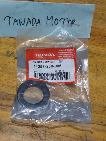 SIL SEAL RODA BELAKANG HONDA VERZA DAN CB150 VERZA BAGIAN KIRI 28x42x7