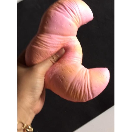 Ready Stcok //
WnS squishy jumbo croissant size 8x10x18cm pink dan original //Ready@nih