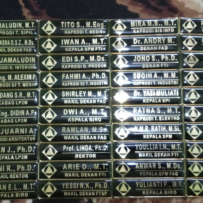 

papan nama dada resin(kuningang)