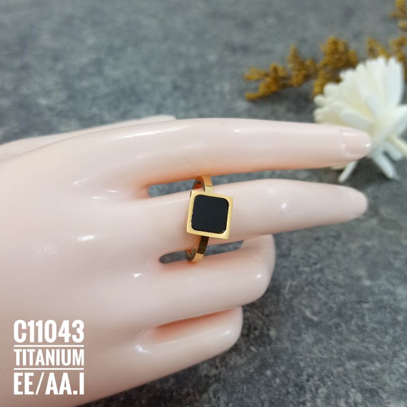 Cincin Titanium Persegi Hitam C11043