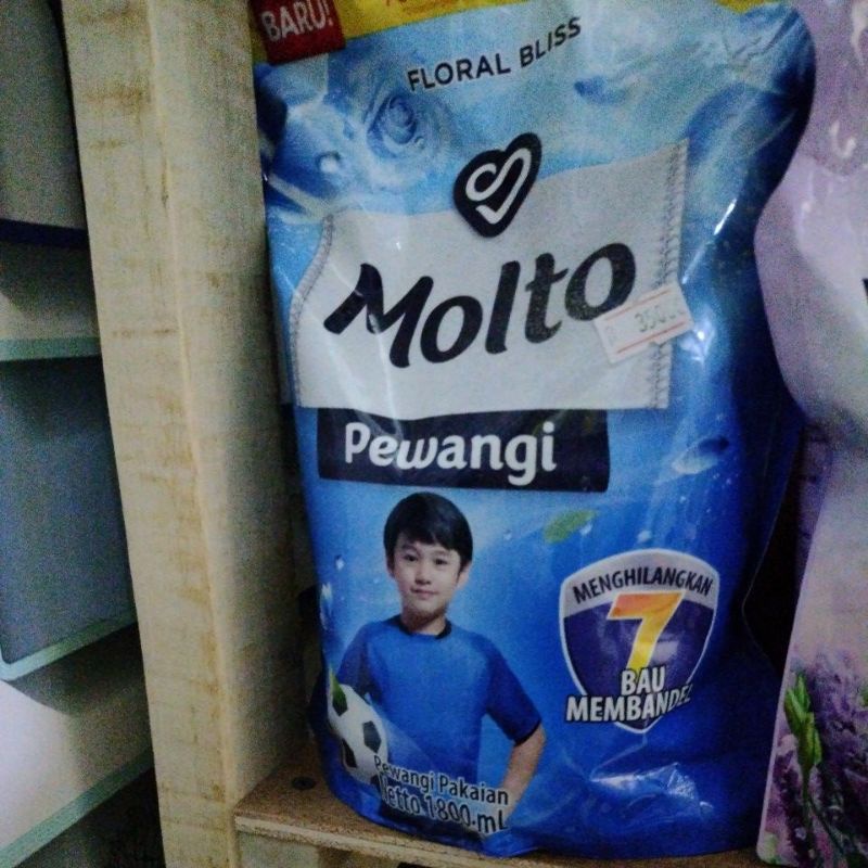 Molto pewangi 1800 ml