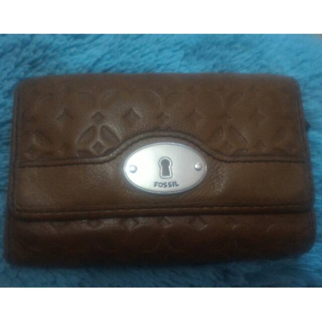 FOSSIL MADDOX EMBOSSED FLAP WALLET CHESTNUT