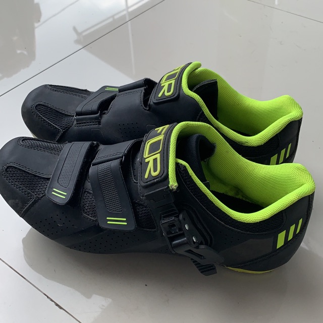 Sepatu Roadbike FLR