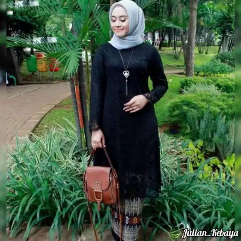 kebaya brukat hitam / brukat hitam / kebaya modern / baju kebaya / kebaya hitam-3