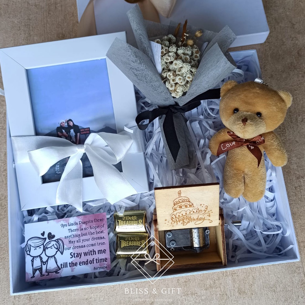 

Blissbox Sweet Memories (Hampers/Gift Box /Kado UlTah/Kado Wisuda/Kado Anniversary/Souvenir)
