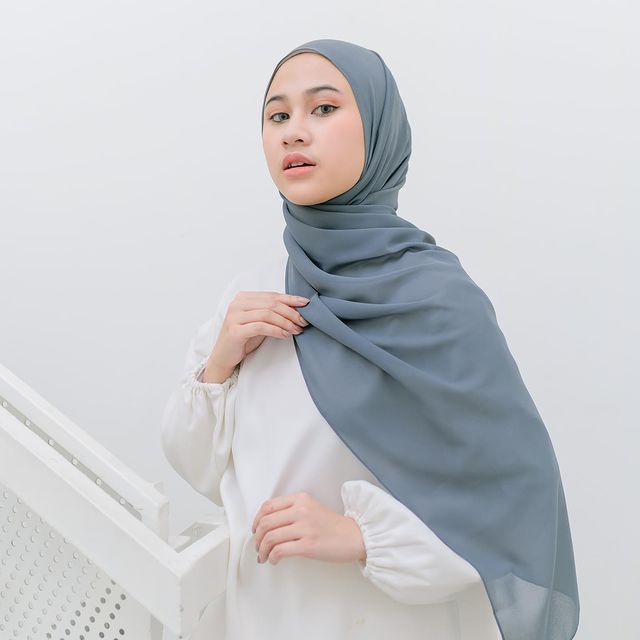𝗖𝗮𝗿𝗲.𝗶𝗻 Pashmina Lozy Ceruty Babydoll 180x75cm (JAHIT TEPI) PREMIUM QUALITY-Grey