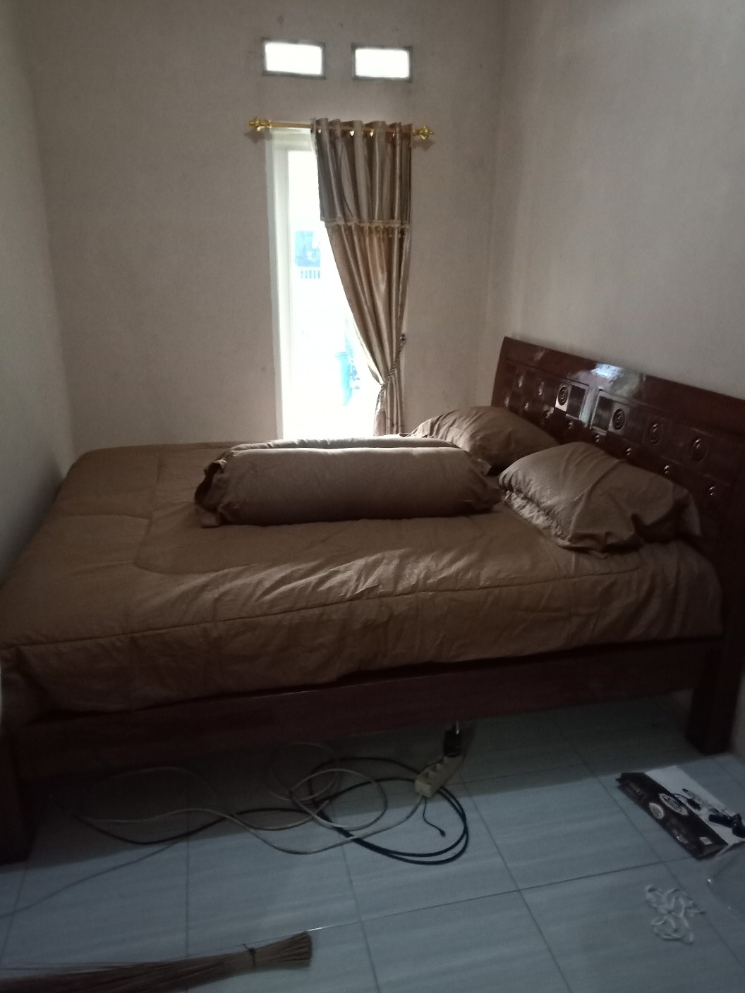 Bedcover Premium Polos Tinggi 30 Cm Vallery Quincy Edisi Warna Golden, Kuning, Coffee, Dan Abu Abu