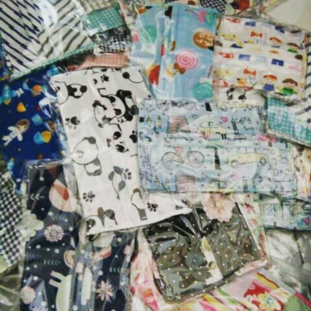 Masker kain motif lucu