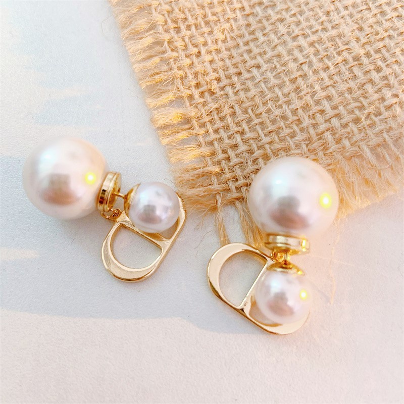 Anting Mutiara Desain Huruf Gaya Retro Untuk Wanita