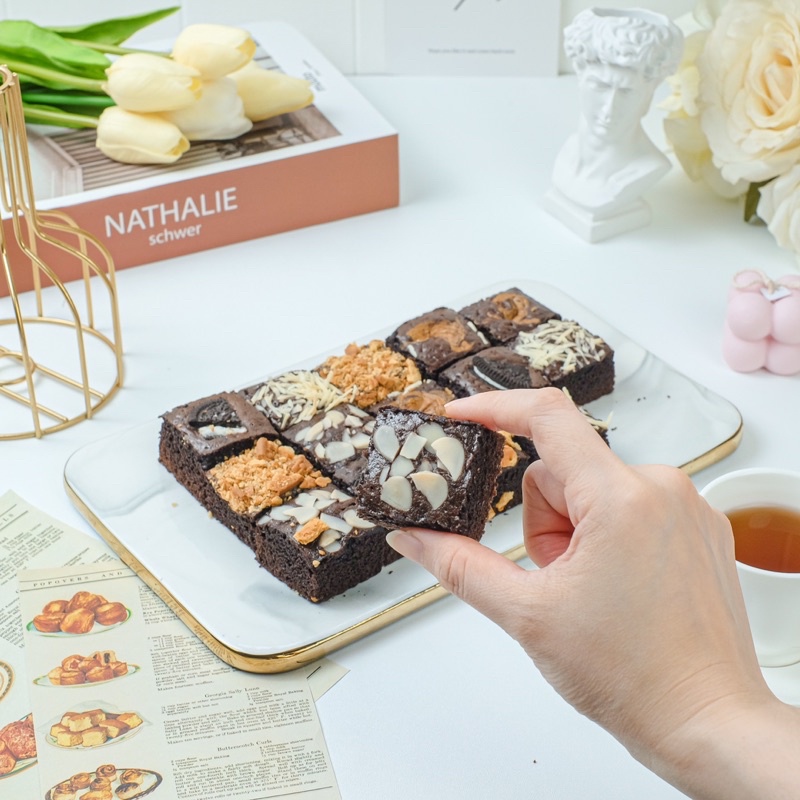 

BROWNIES MIX VARIAN (BROWNIES LEMBUT DAN NYOKLAT) ISI 15pcs